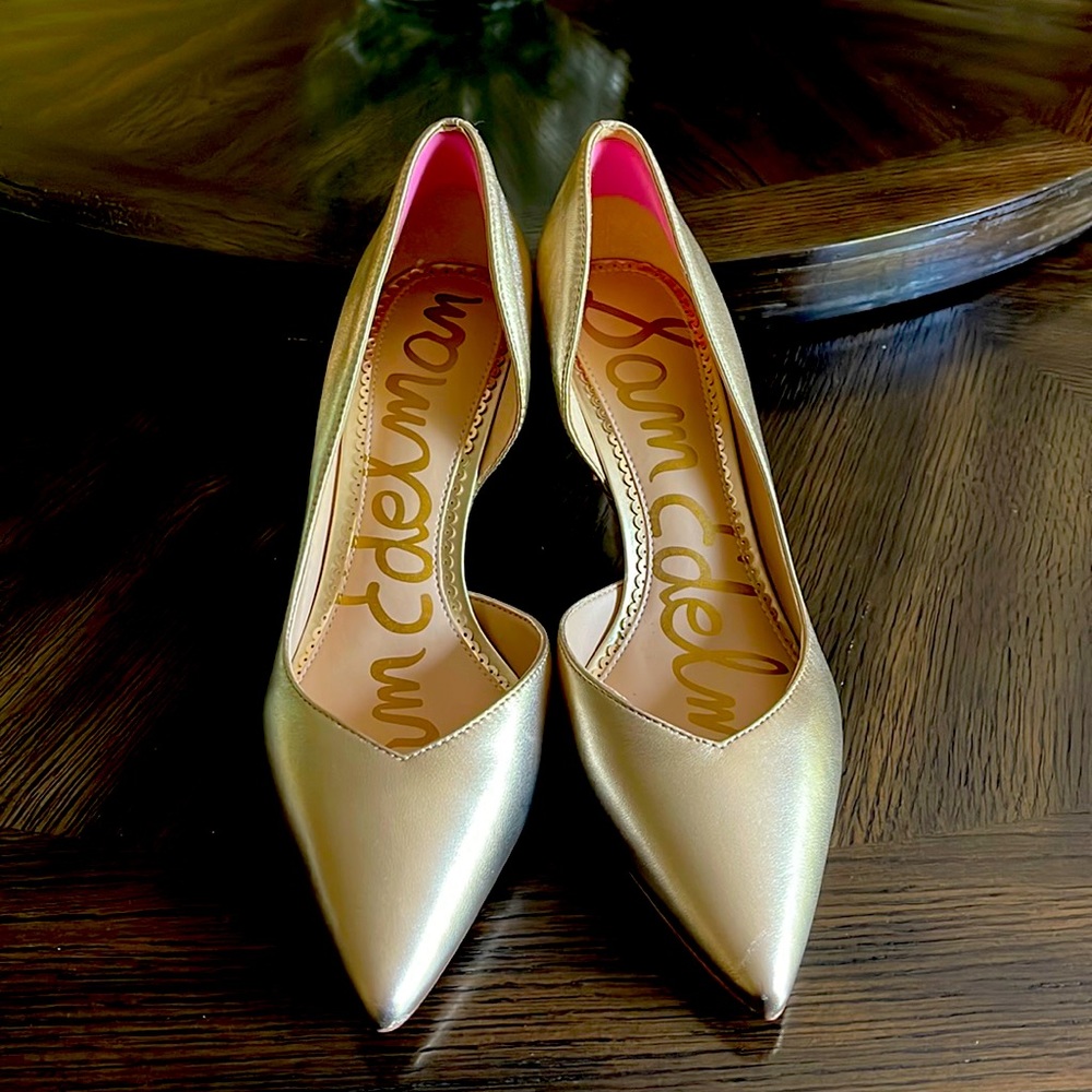 Sam Edelman Gold Dress shoes size 81/2
With 2 and 1/2 heel